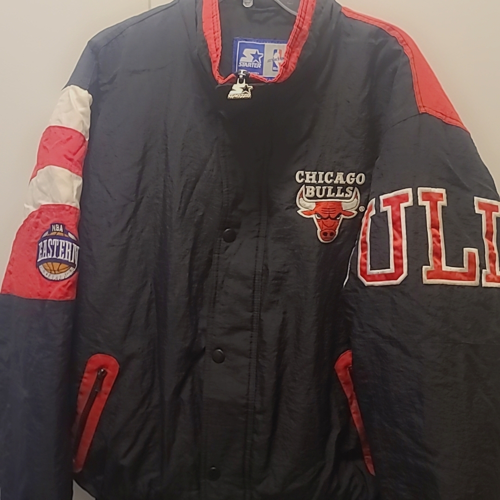 STARTER Chicago Bulls Black and Red Bomber Jacket